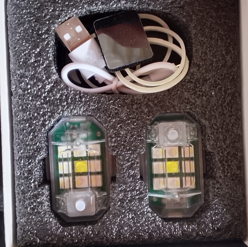LUZ LED ESTROBOSCOPICA CON CONTROL PARA COLORES Y FLASH P/MOTO