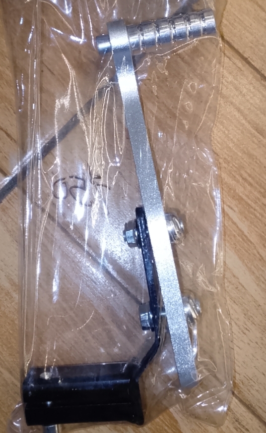 PEDAL CAMBIO ALUMINIO REGULABLE CROMADO/NEGRO UND - COMPATIBLE CON BROS/UNIVERSAL