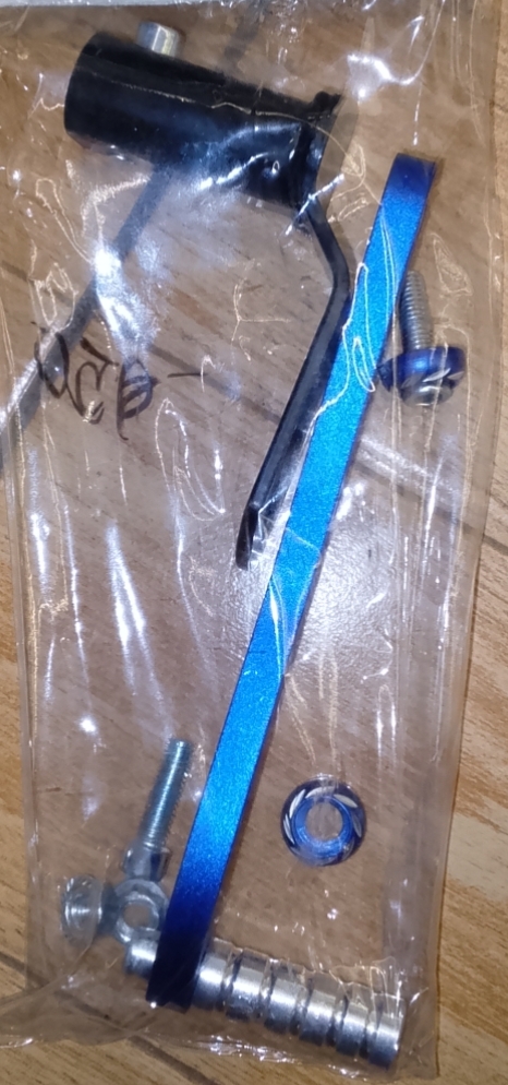 PEDAL CAMBIO ALUMINIO REGULABLE AZUL/NEGRO UND - COMPATIBLE CON BROS/UNIVERSAL